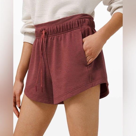 Lululemon 'inner glow' shorts - Picture 3 of 3